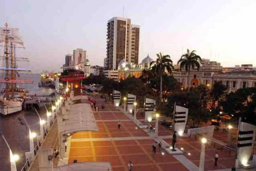 Ecusuites Family Riverfront 1 Best View Santa Ana Airport 과야킬