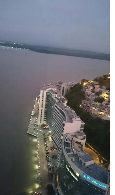 Ecusuites Family Riverfront 1 Best View Santa Ana Airport 과야킬 아파트