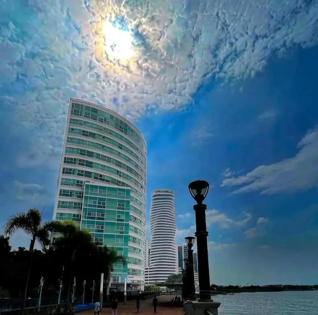 Ecusuites Family Riverfront 1 Best View Santa Ana Airport 과야킬 0*,  에콰도르