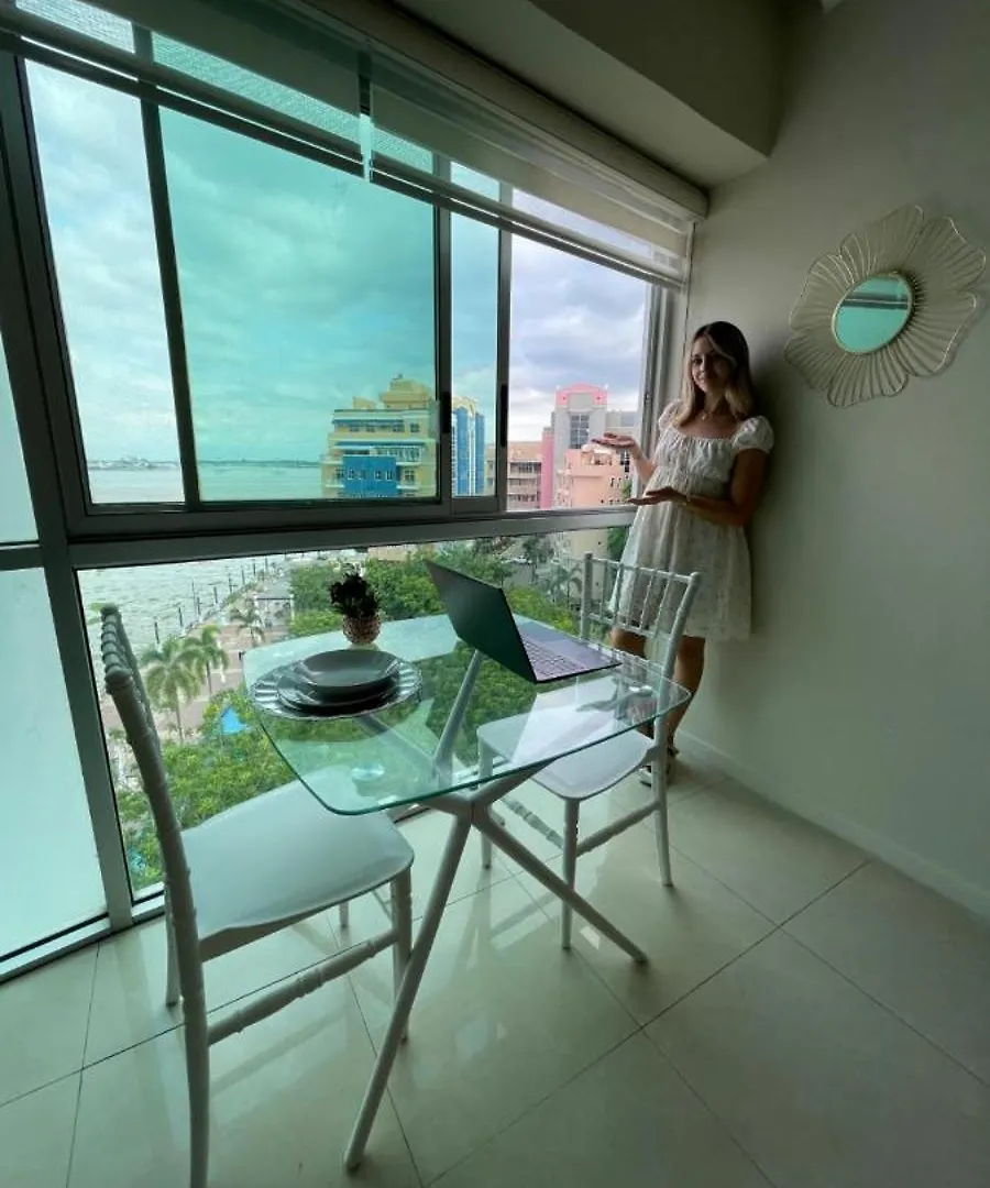 Ecusuites Family Riverfront 1 Best View Santa Ana Airport 과야킬 0*,
