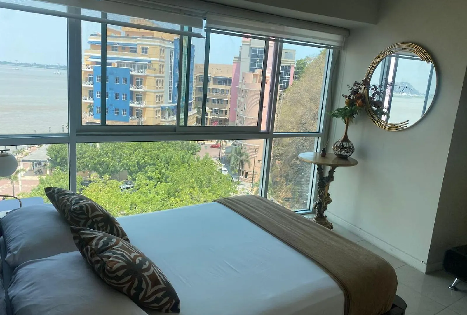 Ecusuites Family Riverfront 1 Best View Santa Ana Airport Guayaquil Ecuador